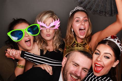 choose perfect photo booth hire  affordable price pp uk