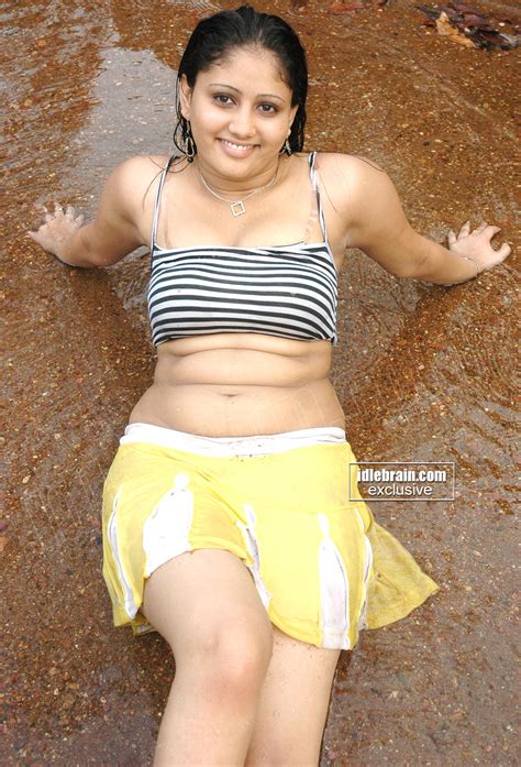 Telugu Actress Amrutha Valli Photo Session Mallu Aunty