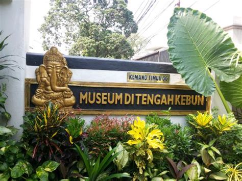 Museum Di Tengah Kebun Jakarta Indonesia Review