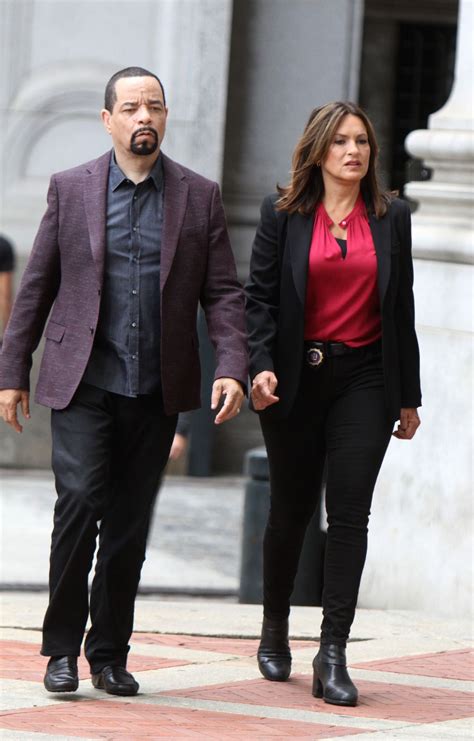 Mariska Hargitay On Set Of Law And Order Svu In New York