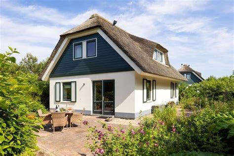 detached villa   beach vacation homes  rent  julianadorp noord holland netherlands