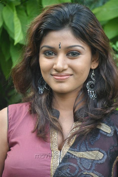 picture 143674 oviya cute hot stills new movie posters