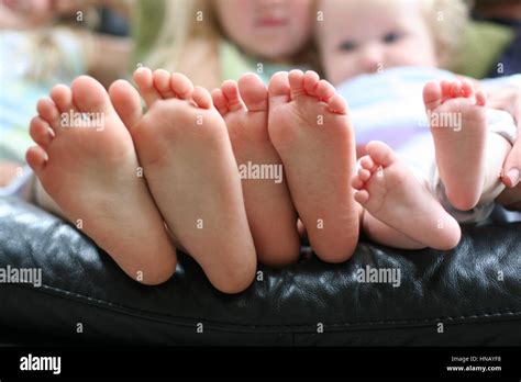 childrens kids feet barefoot  piggies toes  girl
