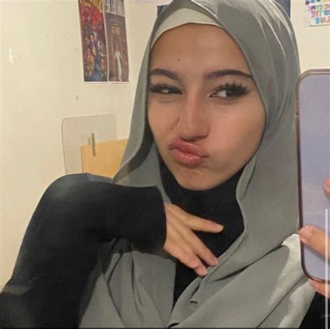 iphone lockscreen wallpaper muslim fashion glow up hijabi abaya