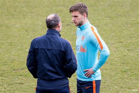 de vermoedelijke opstelling van het nederlands elftal mee met oranje