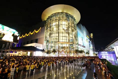 siam paragon  bangkok ranked  place   worlds  talked