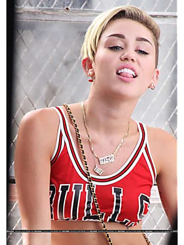 Miley Cyrus Bulls Outfit Miley Cyrus Height