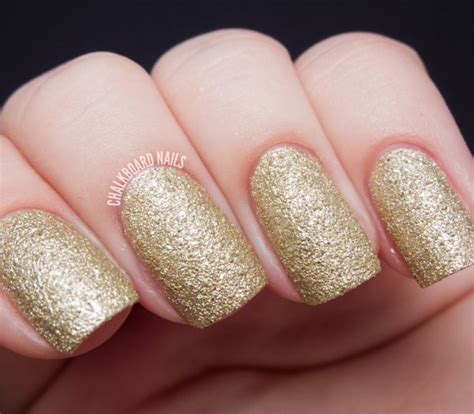 40 Best Examples Of Gold Glitter Nail Polish Art Just For You