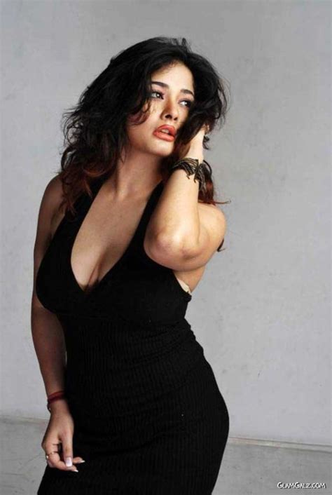 indian actress kiran rathod big boobs hanging deep