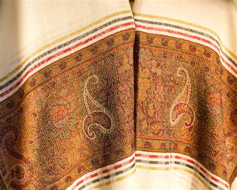 pashmina wool scarf woven paisley embroidery motif kopai paar