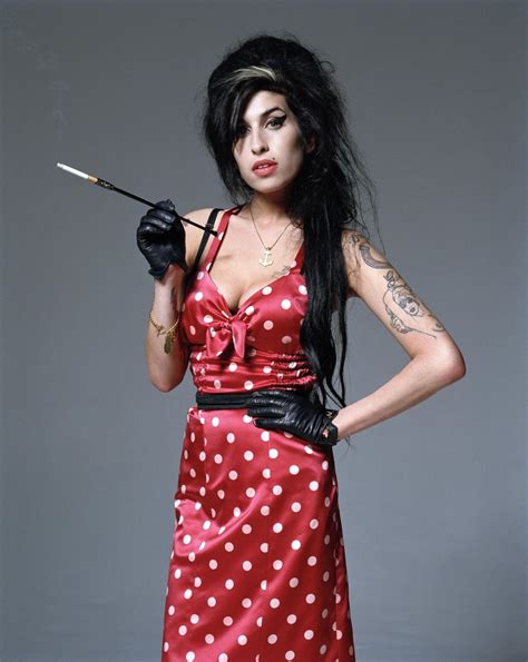 Amy Winehouse Amy Winehouse Jeune Femme Tenue Mariage
