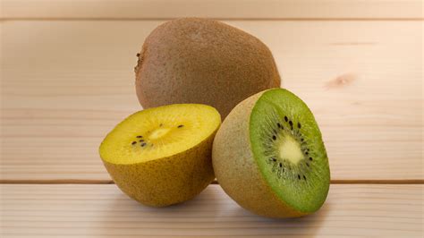 subtle difference  gold kiwifruit  green kiwifruit