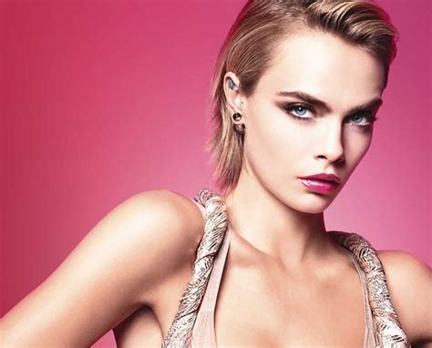 Cara Delevingne Dior Addict Звездная кампания сияния Мода ушла изгоем