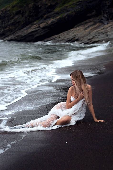 पानी 💦 in 2020 beach photography poses beach photoshoot beach