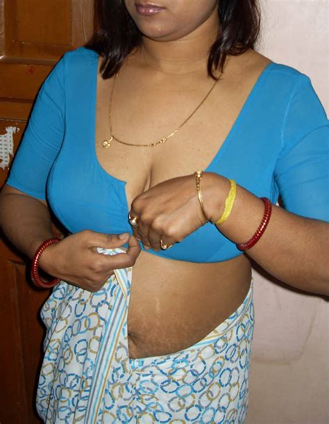 removing saree sex photos of indian aunties bhabhi and girls