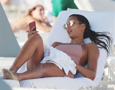 lais ribeiro in swinsuit miami beach 04 03 2018