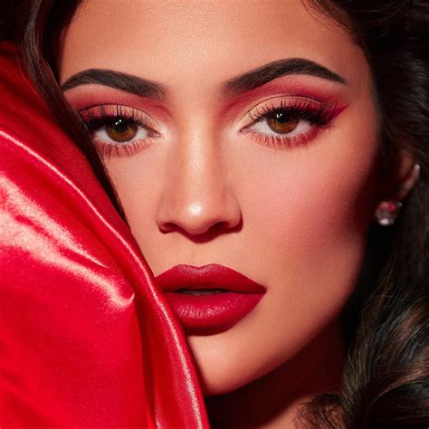 kylie jenner kylie cosmetics holiday collection