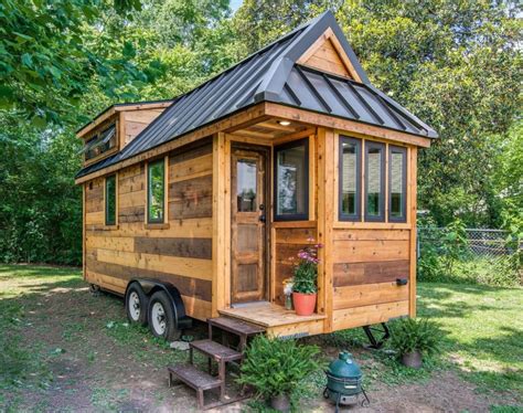 tiny  cozy wood house ideas  designs   completely inspire  teeny abode