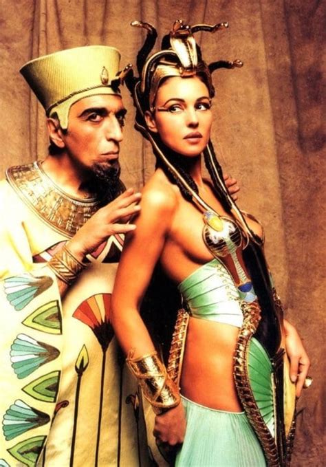 picture of asterix and obelix mission cleopatra 2002