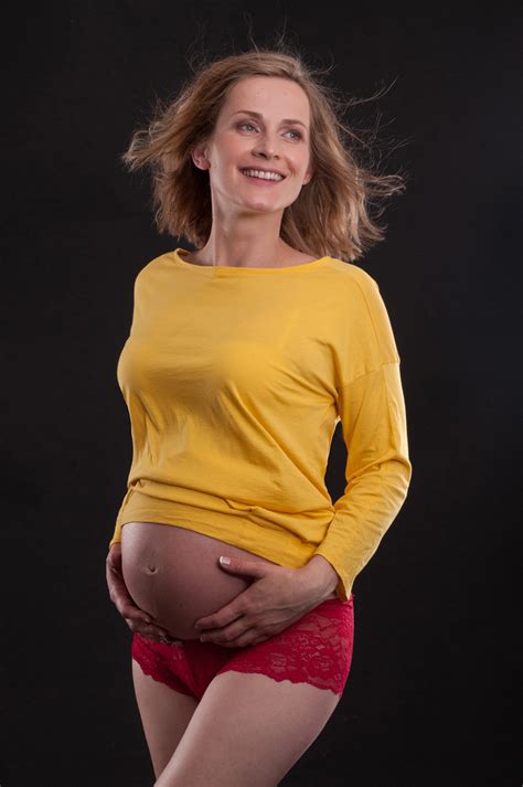 magic on a pregnancy photo shoot photographer anaïs chaine