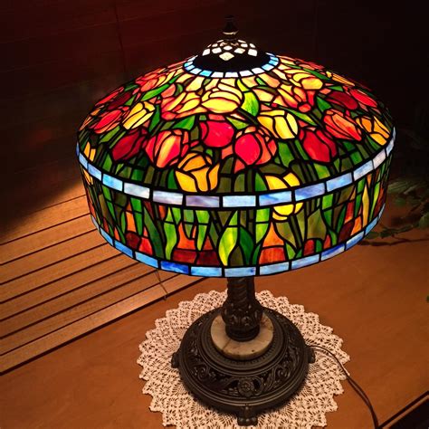 Tiffany Style Tulip Design Stained Glass Lamp Delphi