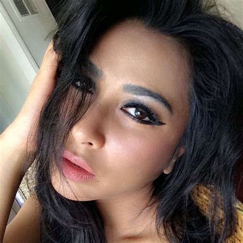 Uli Auliani Seksi Selfie Foto Cantik Terbaru Zona Artis Lagi