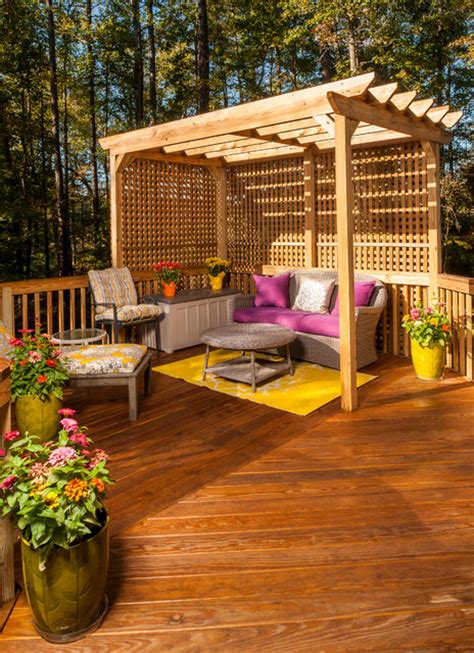 effective ideas    small outdoor seating area