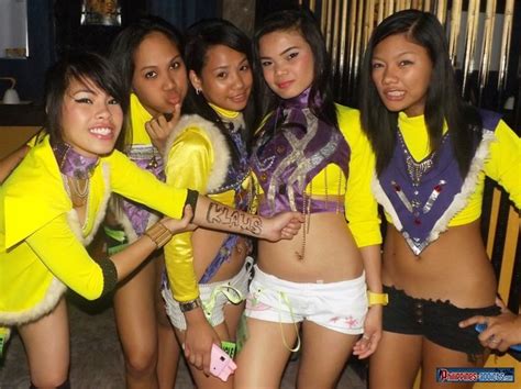 Beautiful Filipina Bargirls From Bar Barretto In Barrio