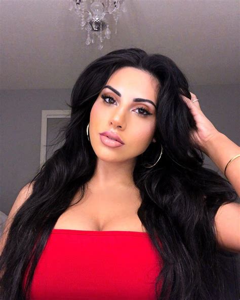 Yasmin Kavari Photoshoot Poses Cute Black Hairstyles Cute Face Cool