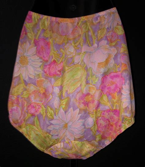 wow roomy vintage vanity fair 1960 s wild flower print nylon panties 7