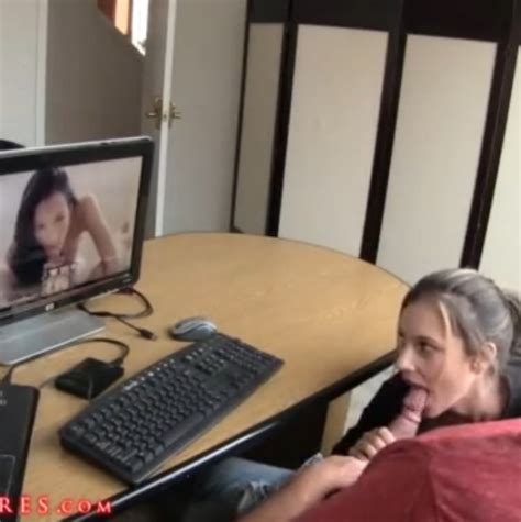 hermana pilla al hermano viendo un video porno