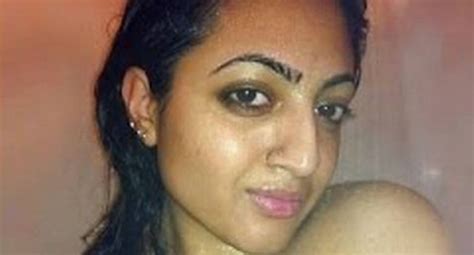 badlapur actress radhika apte s nude selfies go viral on whatsapp news nation