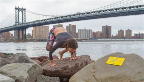 5 Steps To Conquering Crow Pose Mindbodygreen