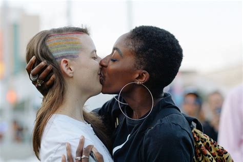 Silent Black Lesbians Lesbians Kissing Cute Lesbian Couples Lesbian