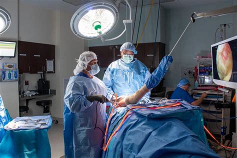 orthopedic surgeon procedures minimally invasive surgery elite sports