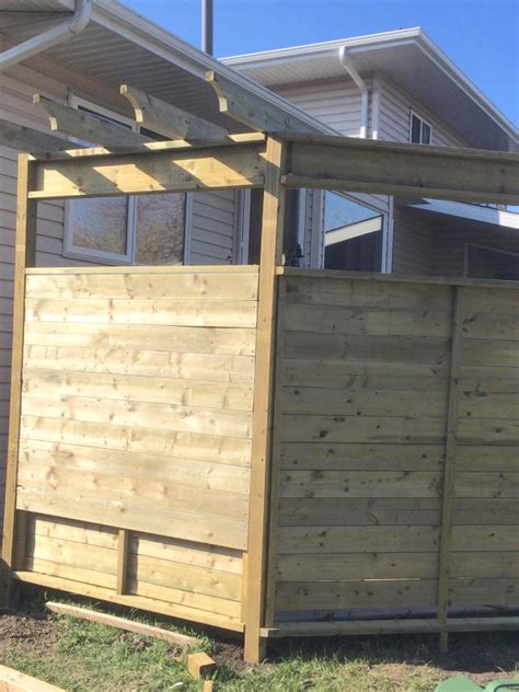 clever woman builds the perfect wall to keep out her nosy neighbors