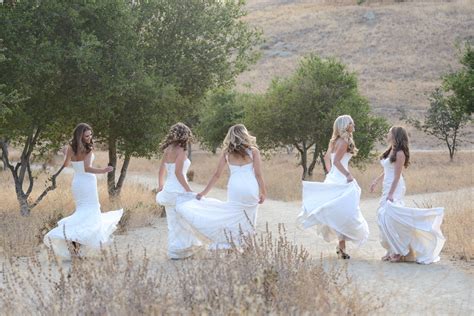 This Sister Wedding Dress Shoot Is The Cutest Idea Ever