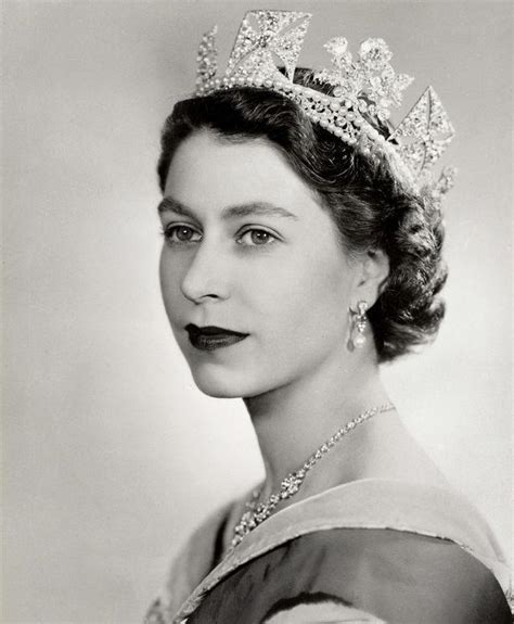 英国女王私房照：才发现她真的很漂亮，图13是她和爱人的结婚照 伊丽莎白二世 伊丽莎白 莱昂 新浪新闻