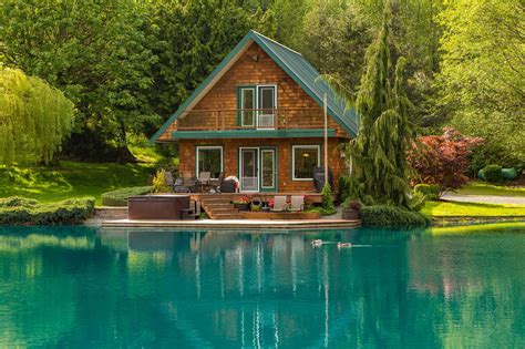 vacation rentals  serene lake houses  rent  summer curbed