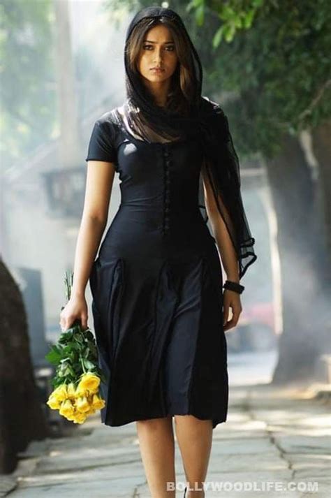 black dress queen ileana most beautiful bollywood actress indian bollywood actress beautiful