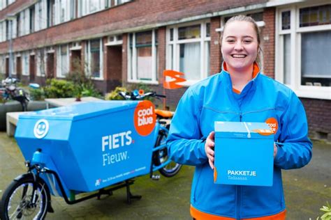 pakketjes van coolblue  fiets bezorgd  den haag den haag adnl