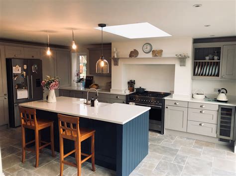 lovely    classic shaker kitchen  love  feature