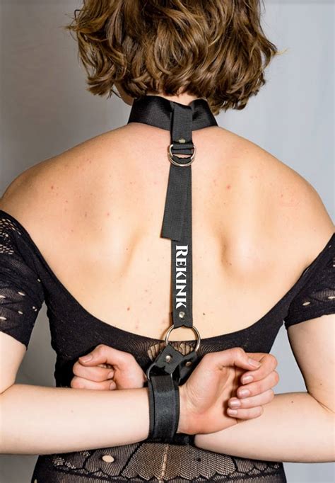 restraints bondage set collar handcuffs locking wrist hand in back