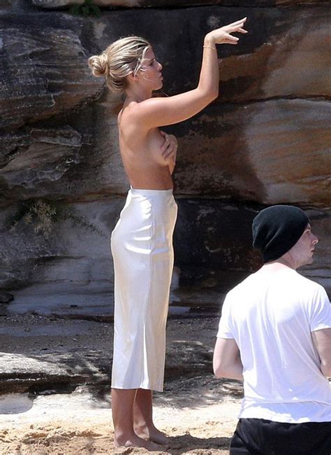 natasha oakley topless — australian model showed her