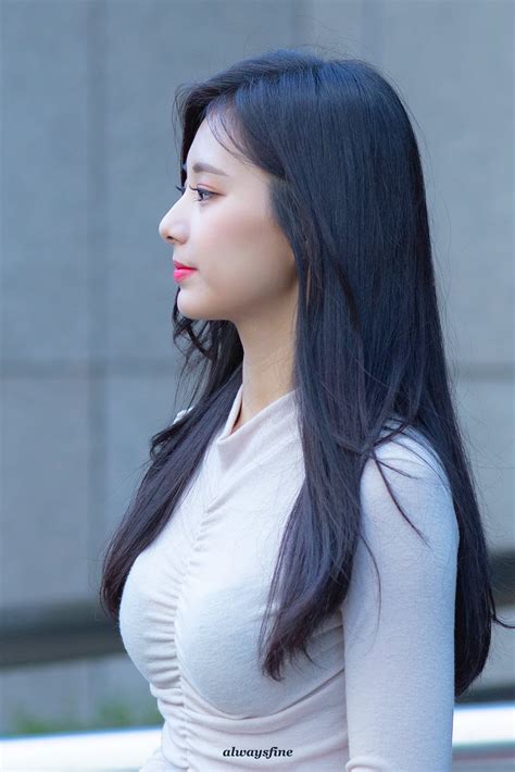 Twice Tzuyu Causes Nosebleed With Her Voluminous Figure