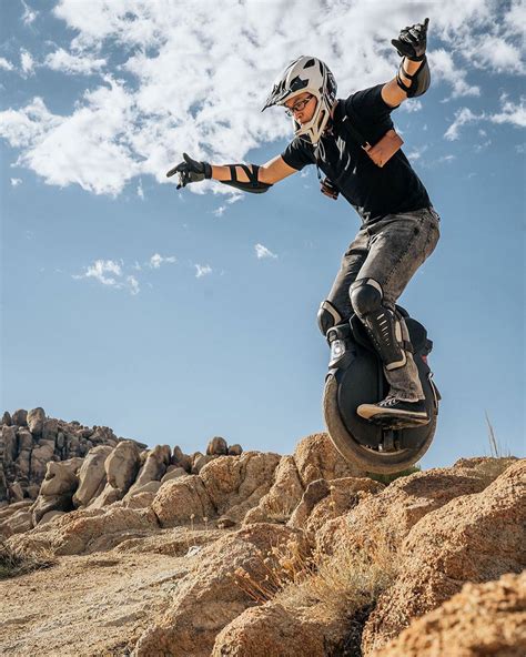 inmotion  electric unicycle    road  hit speeds   mph
