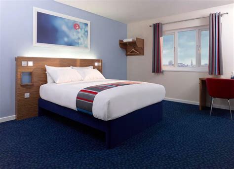 travelodge offers cheap uk hotel breaks   million rooms