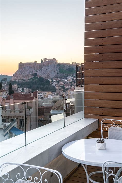 overlooking  acropolis  hotel athens