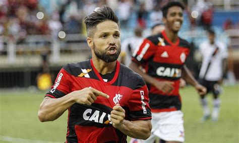 Jornal Espanhol Inclui Diego Do Flamengo Em Lista De Estrelas Da