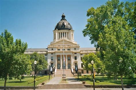 South Dakota Capitol Building Insert By Dk4hb Via Wikimedia